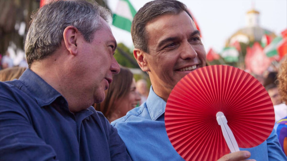El secretario general del PSOE y presidente del Gobierno, Pedro Sánchez, junto al andaluz Juan Espadas, en un mitin de la campaña de las autonómicas andaluzas.