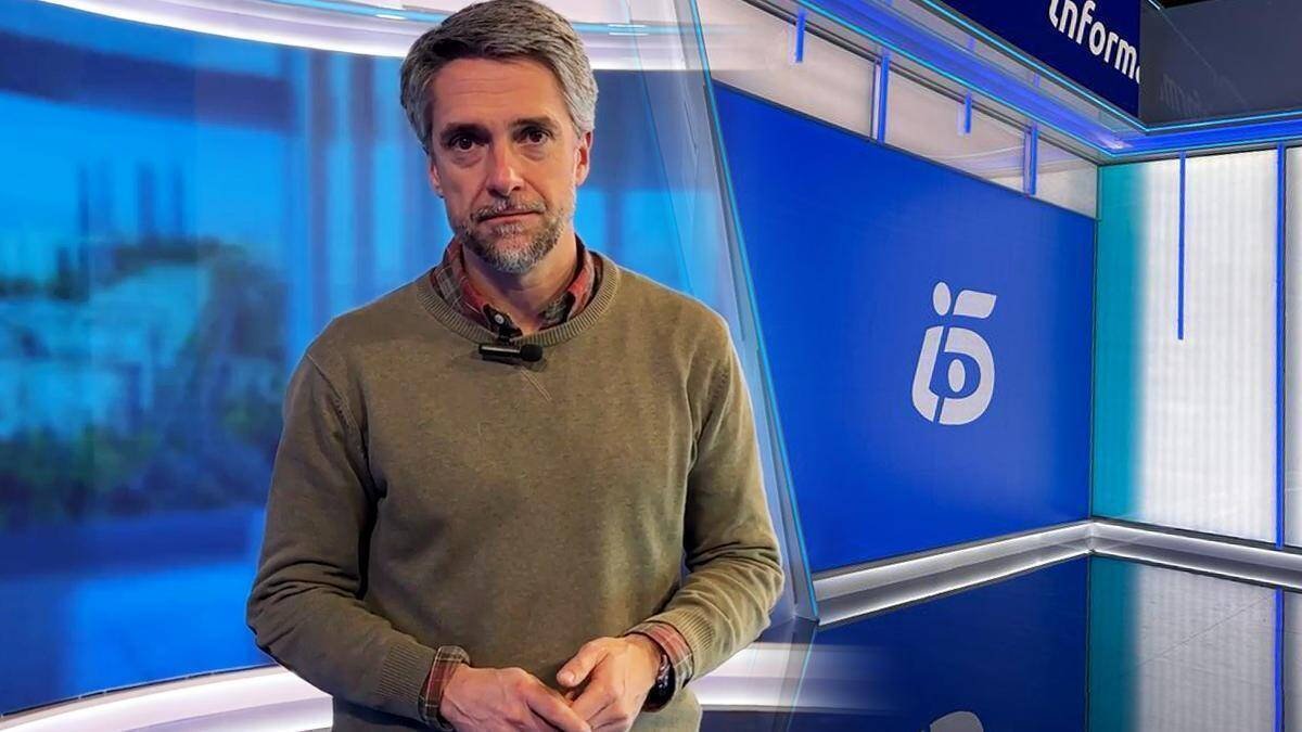 Carlos Franganillo enseña cómo es el nuevo plató de Telecinco.
