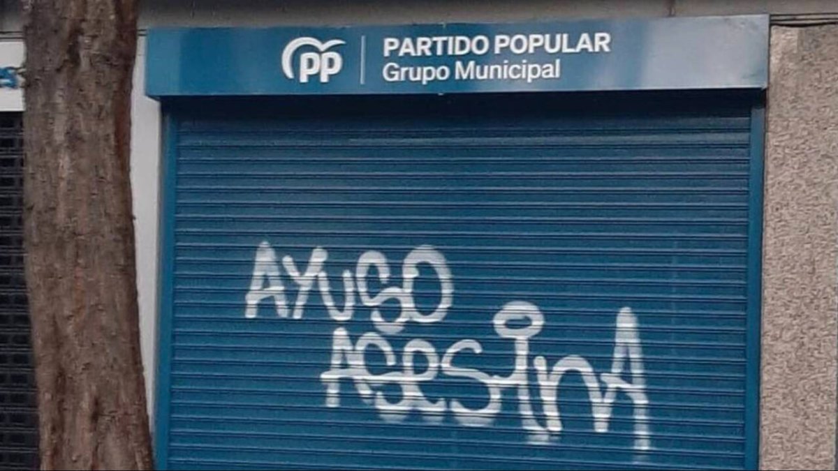 Pintada insultando a Isabel Díaz Ayuso