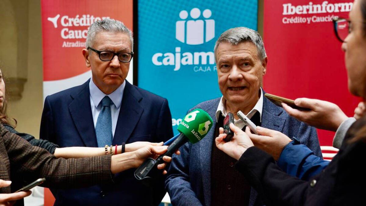 Jordi Sevilla, junto a Alberto Ruiz Gallardón, este lunes en Málaga.