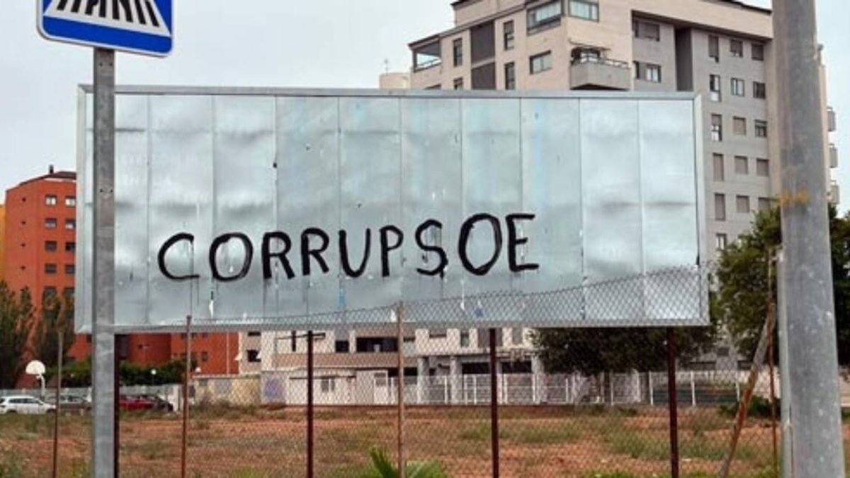 Una de las pintadas que aparecieron en la ciudad durante la campaña electoral de las elecciones municipales.