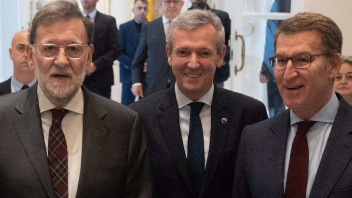 Alfonso Rueda, presidente de la Xunta, junto a Mariano Rajoy y Núñez Feijóo
