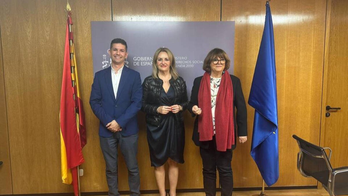 Nuria Montes, consellera de Innovación, Industria, Comercio y Turismo, y María Teresa Sancho, directora general del Imserso