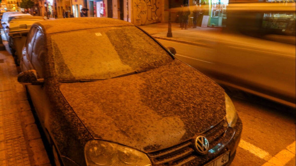Un coche lleno de este llamado polvo africano (Foto de archivo)