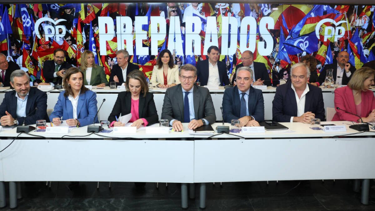 El PP reúne a sus barones para contraponer una política fiscal a la asfixia sanchista