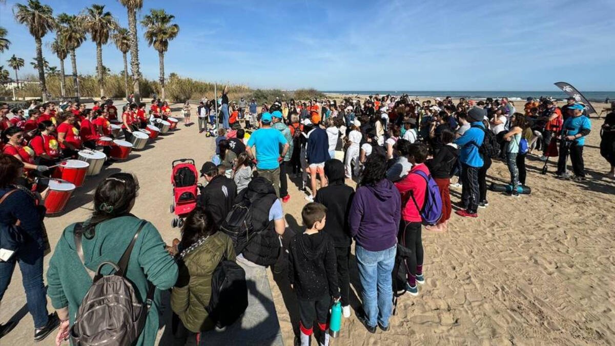 Jornada de limpieza de playas organizada por la ONG Xaloc Mar