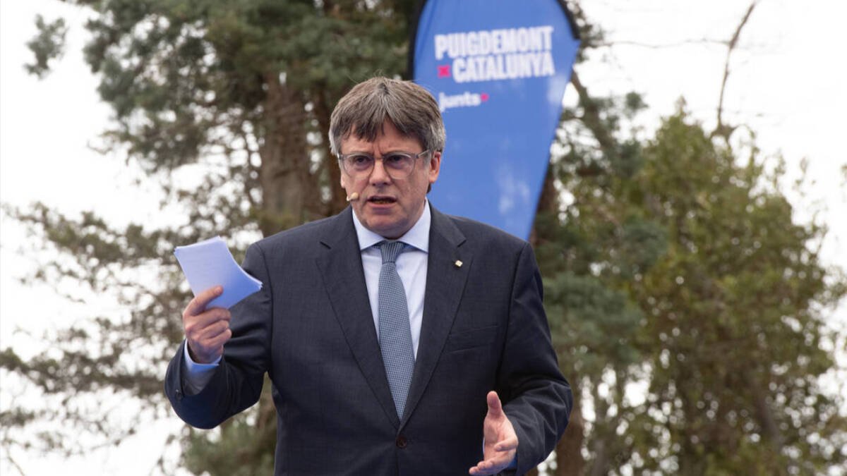Carles Puigdemont en un mitin en Francia