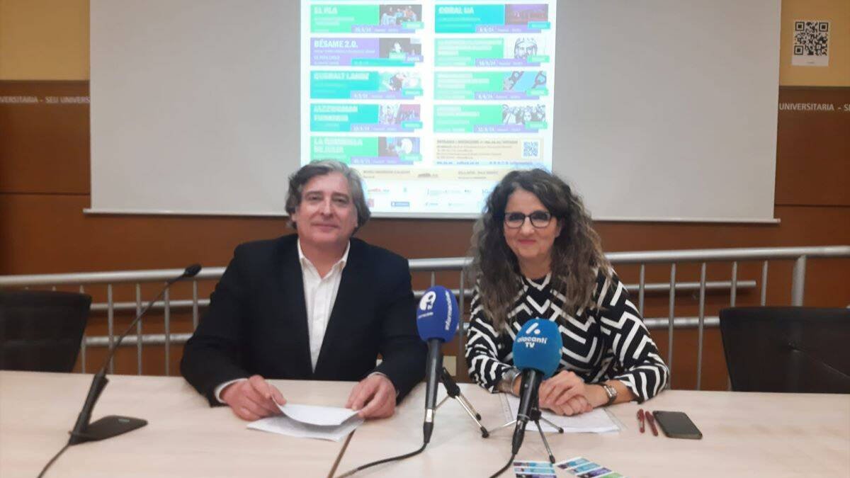 La Vicerrectora de Cultura, Deporte y Extensión Universitaria, Catalina Iliescu y Martin Sanz, Director de Comunicación y Relaciones Externas de Hidraqua.