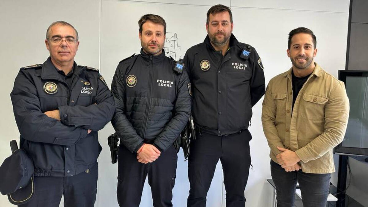 Rubén Araque, concejal de Seguridad Ciudadana, y miembros de la Policía Local