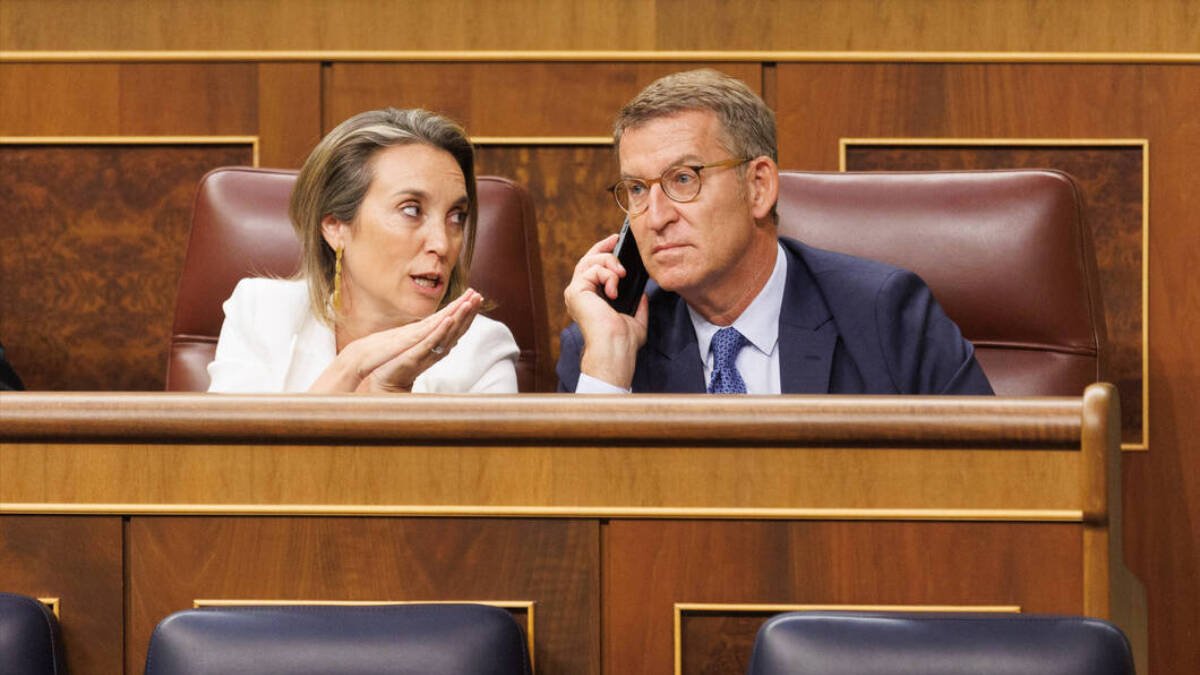 Alberto Núñez Feijóo y Cuca Gamarra durante la Sesión Constitutiva de la XV Legislatura en el Congreso de los Diputados.