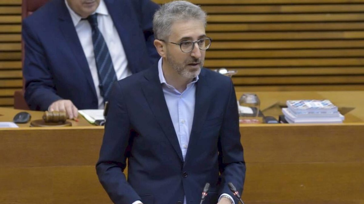 Imagen de Arcadi España en un debate de Les Corts - ARCHIVO