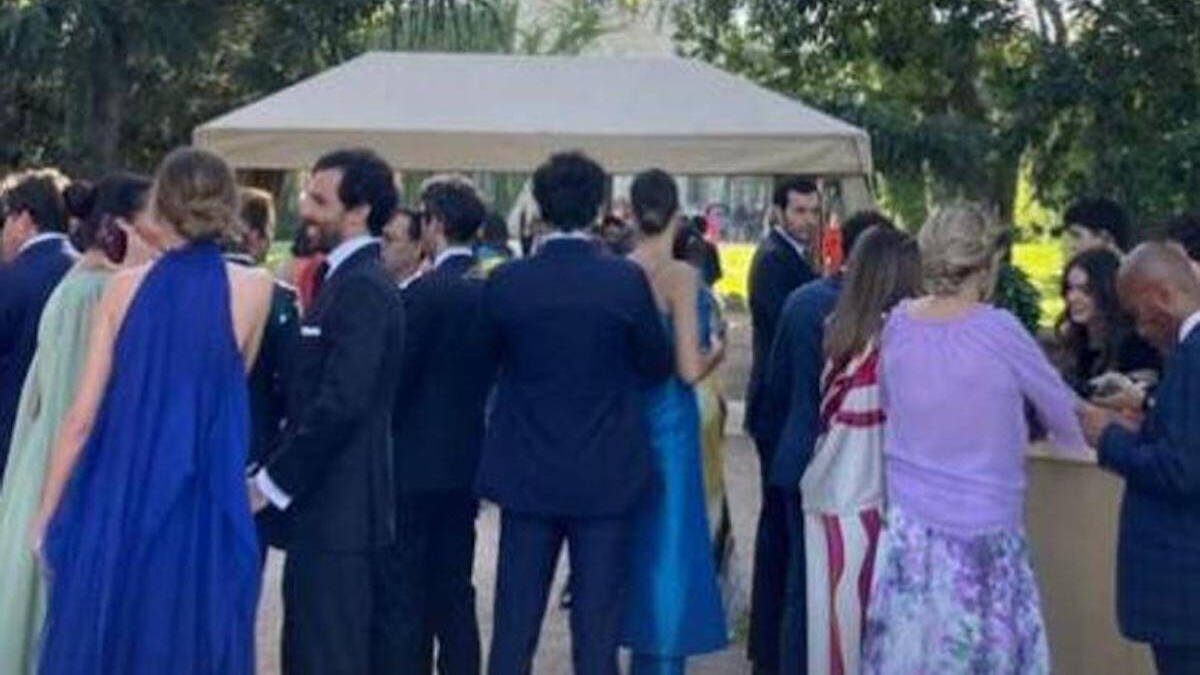 Un momento del cóctel en El Rincón de una foto de un invitado.