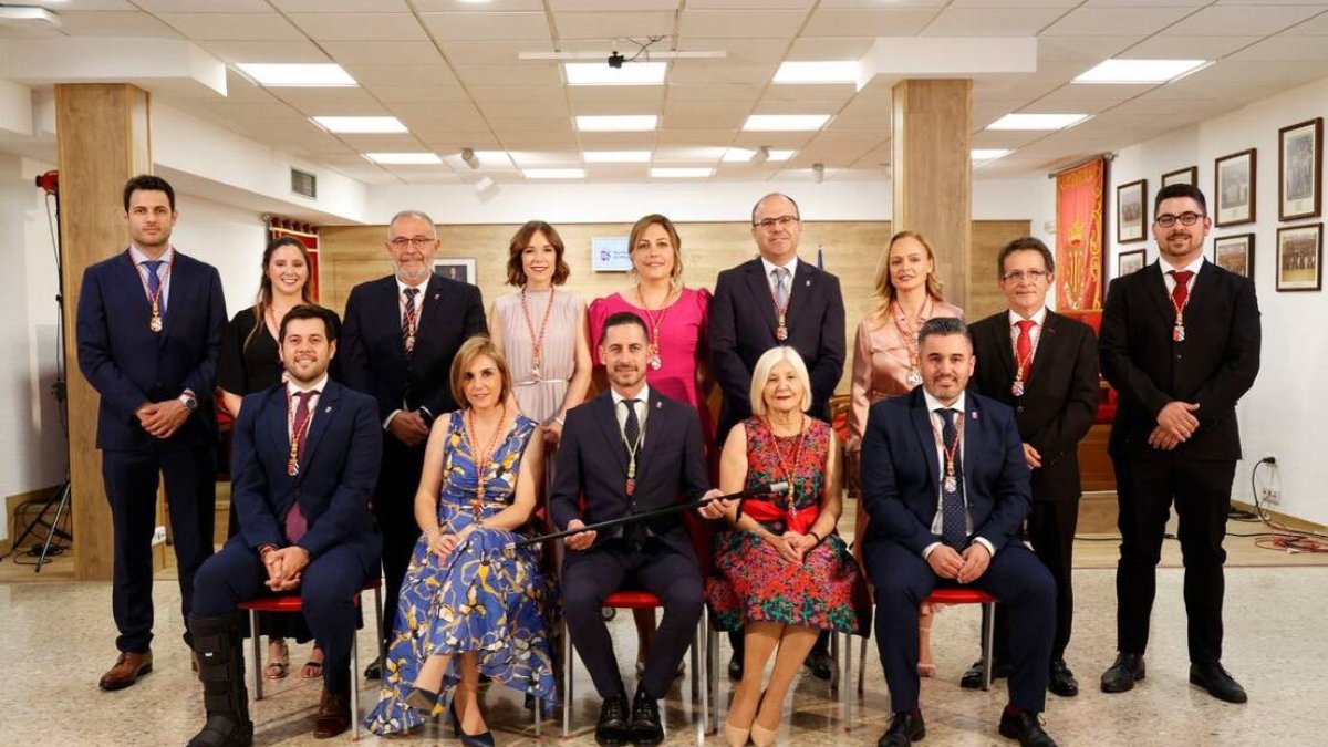 Carlos Fernández Bielsa con su equipo de gobierno