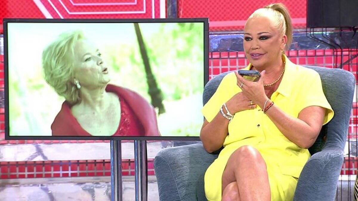 Belén Esteban, en plena conversación telefónica con su madre. Telecinco.