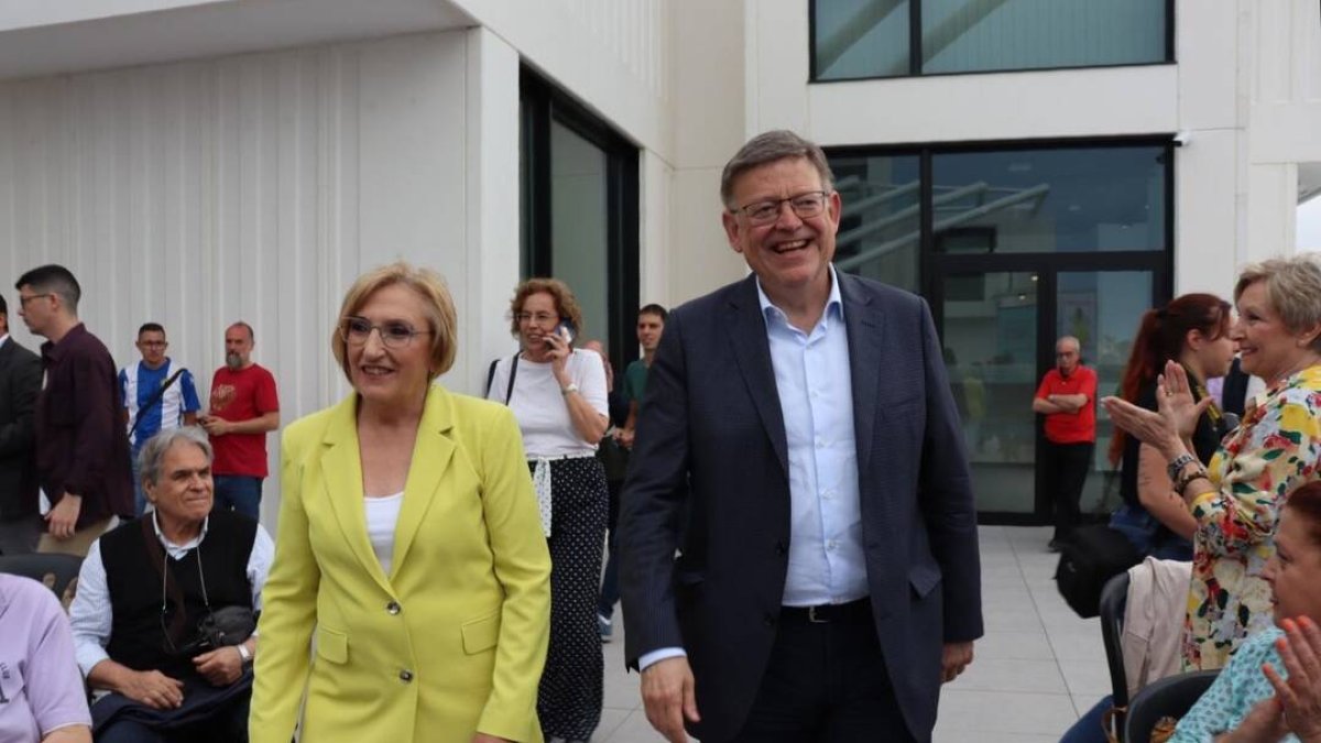 La candidata socialista a la Alcaldía de Alicante, Ana Barceló, y el presidente de la Generalitat y secretario general del PSPV-PSOE, Ximo Puig
