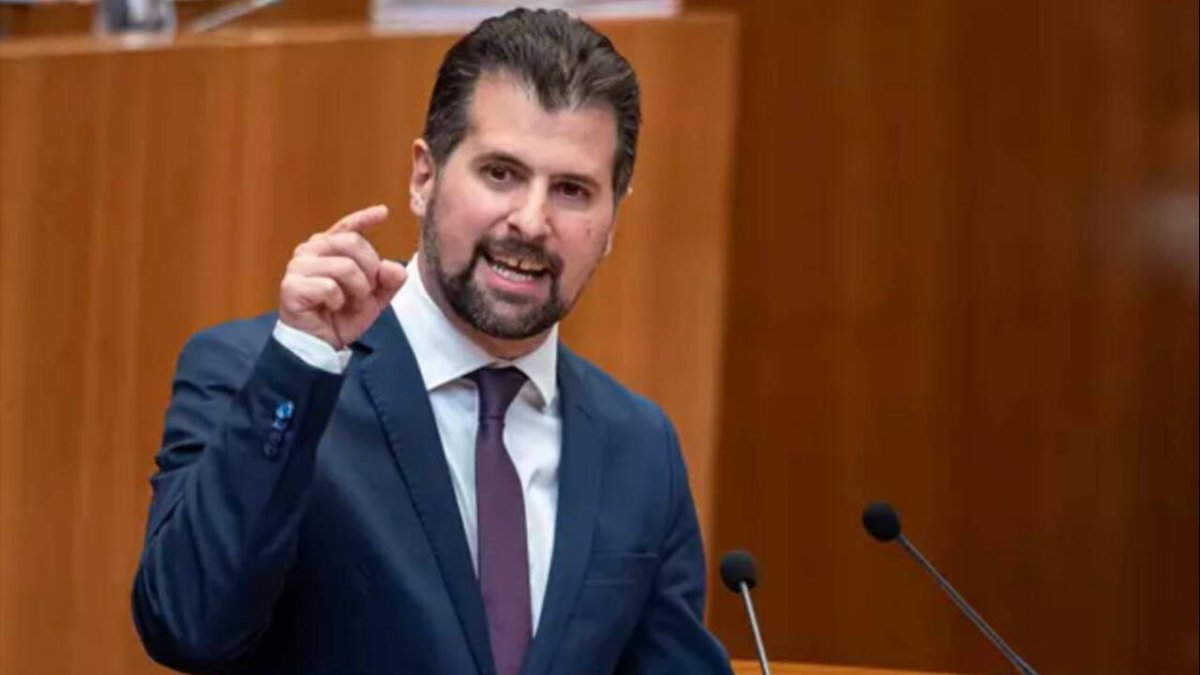El portavoz del PSOE, Luis Tudanca, durante su intervención en las Cortes de Castilla y León