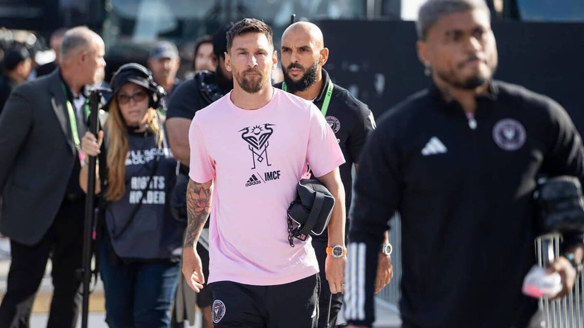 Leo Messi y su guardaespaldas.