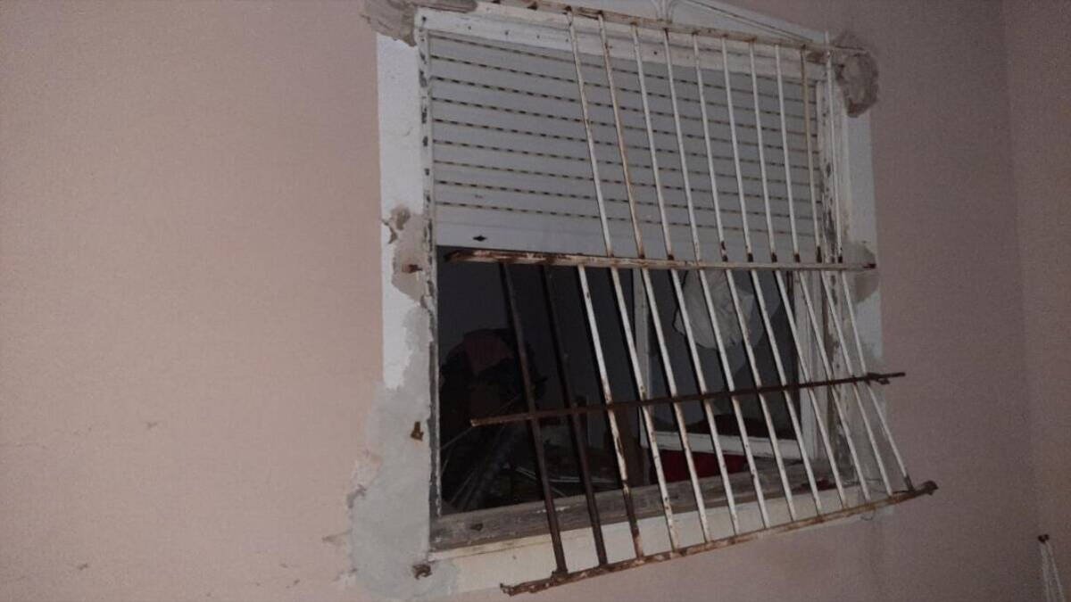 Reja de la casa forzada por los detenidos