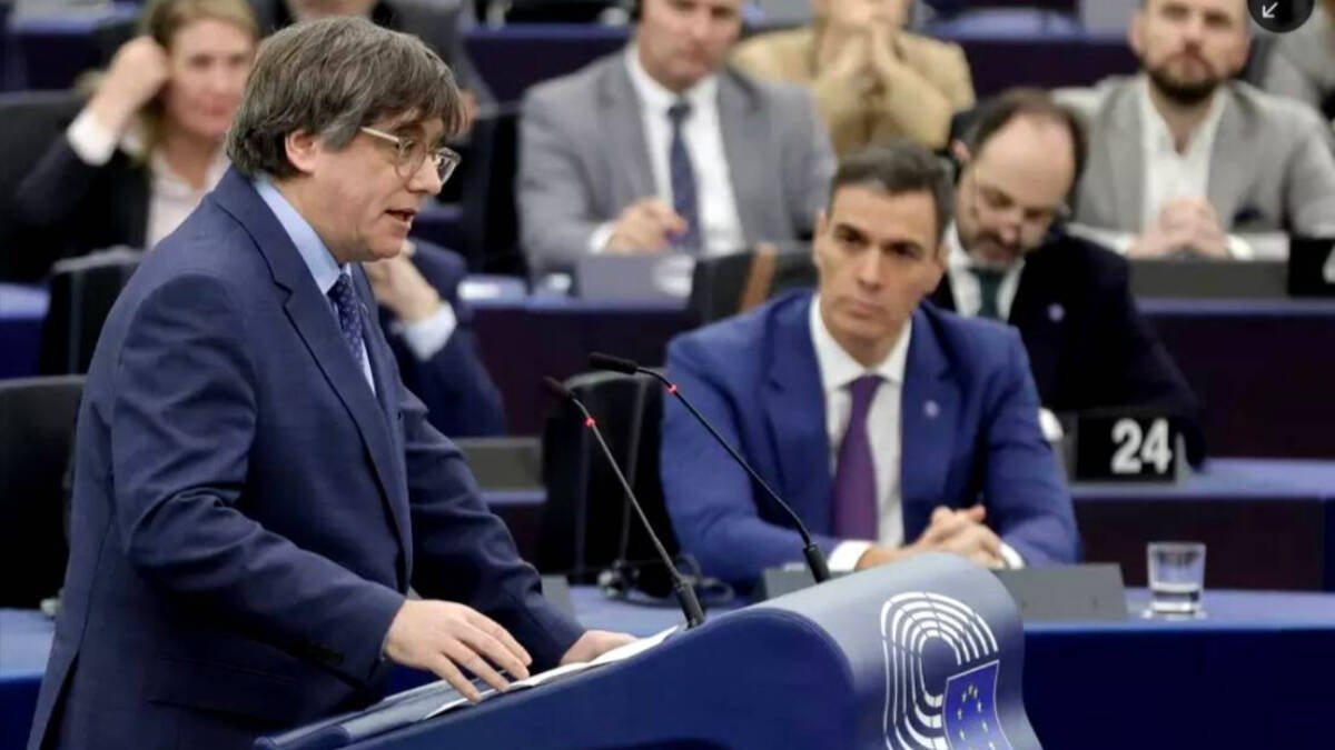 Puigdemont habla ante Sánchez en el Parlamento Europeo