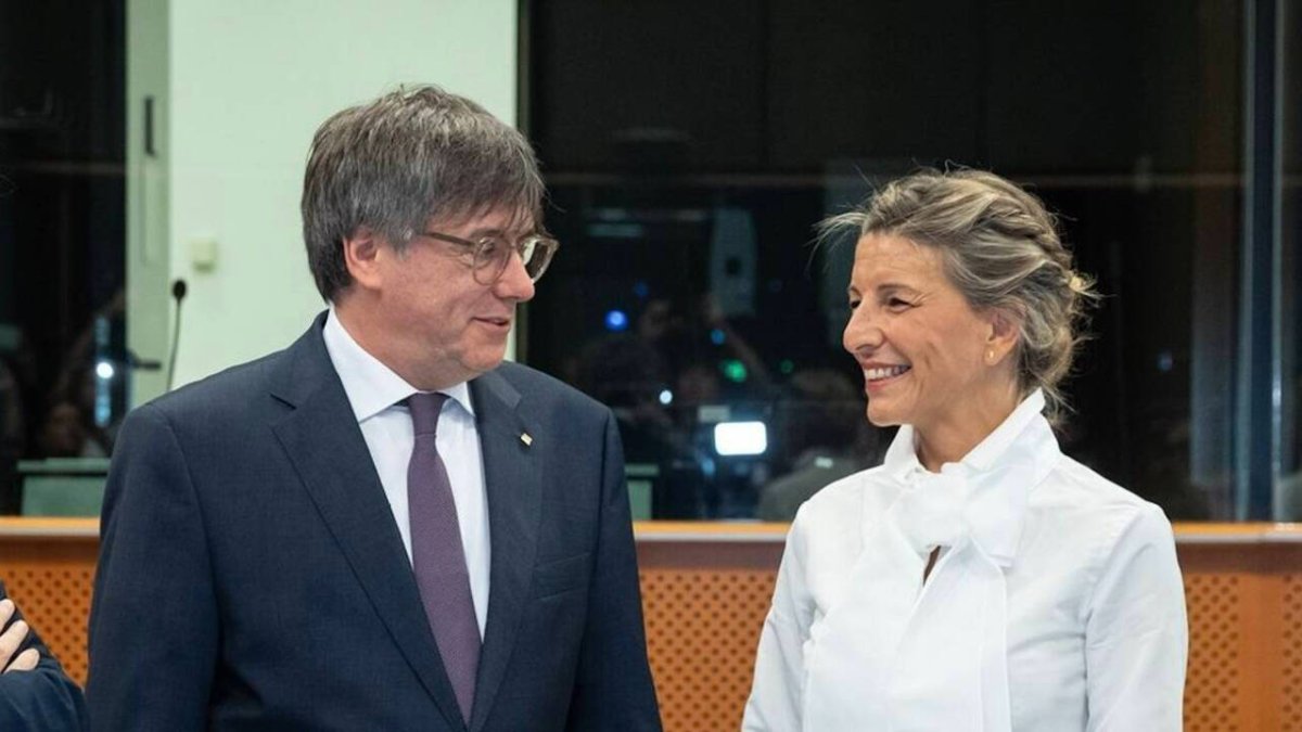 Carles Puigdemont junto a Yolanda Díaz