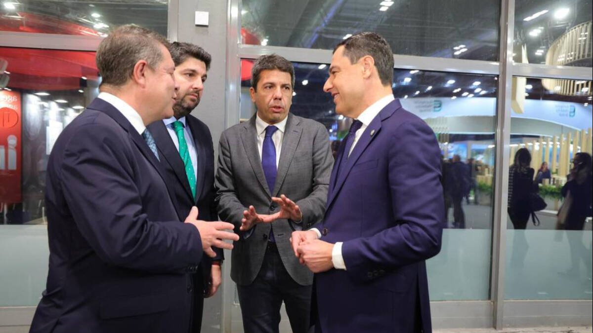 Los presidentes García Page, López Miras, Carlos Mazón y Juanma Moreno en Fitur.