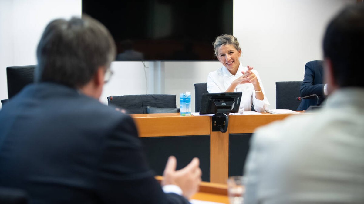 Yolanda Díaz con Puigdemont en Bruselas.