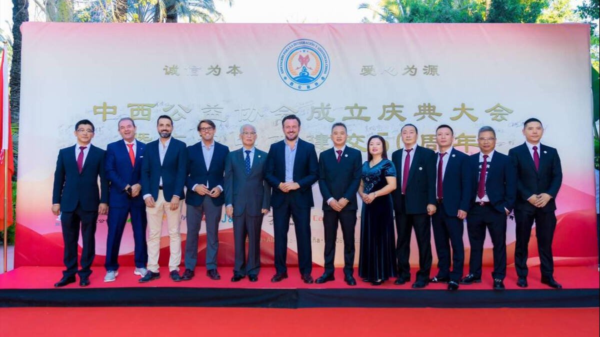 La comunidad china de la Comunitat da la bienvenida al Año del Dragón en Elche