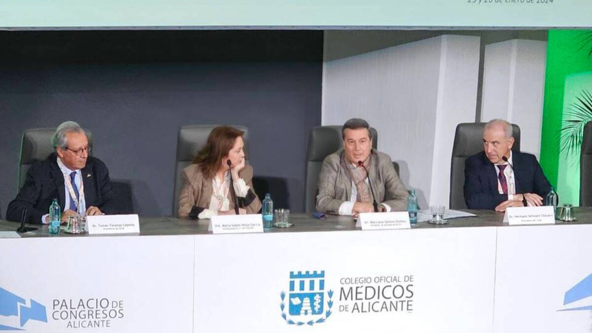 El Conseller de Sanidad, Marciano Gómez, y miembros del Congreso Internacional de Sindicatos Médicos