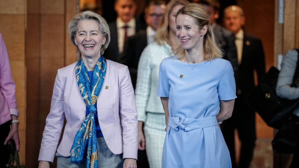 La presidenta de la Comisión Europea, Ursula von der Leyen, en su llegada a la Cumbre de Granada este viernes.