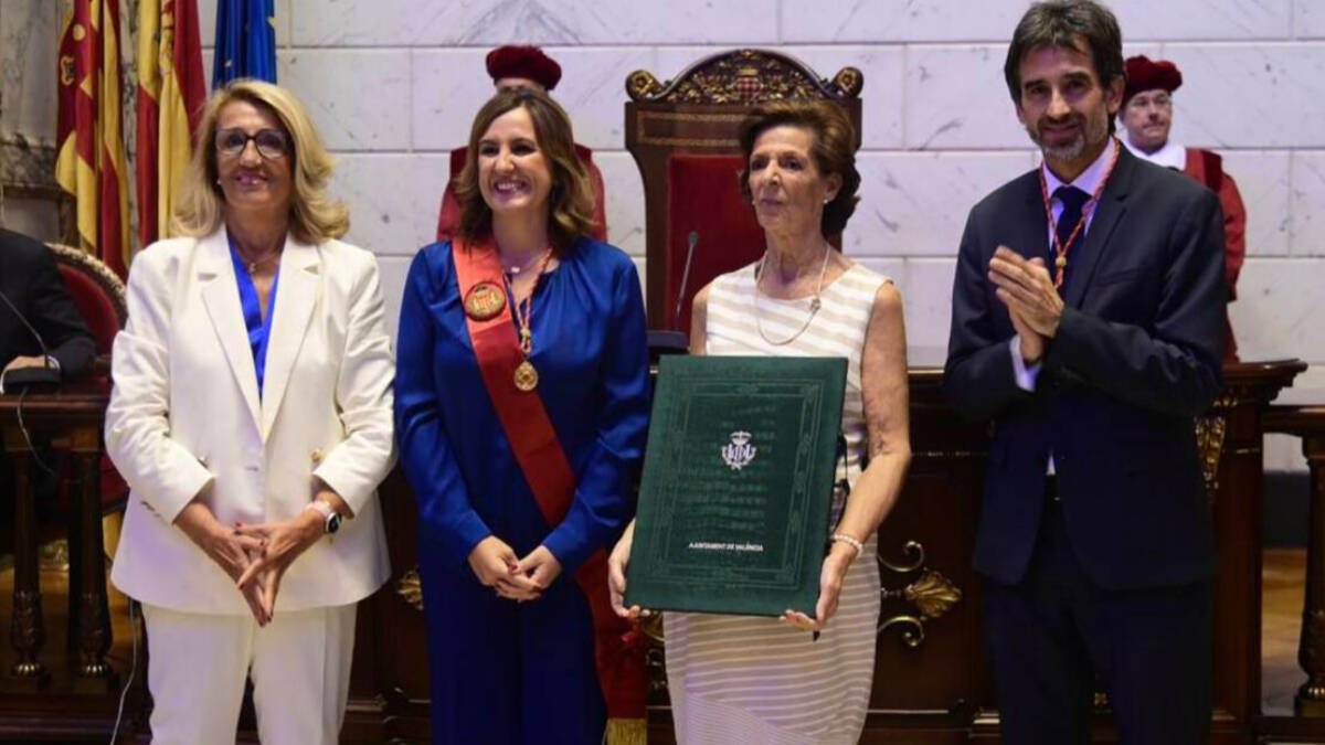 Catalá con las hermanas de Rita Barberá