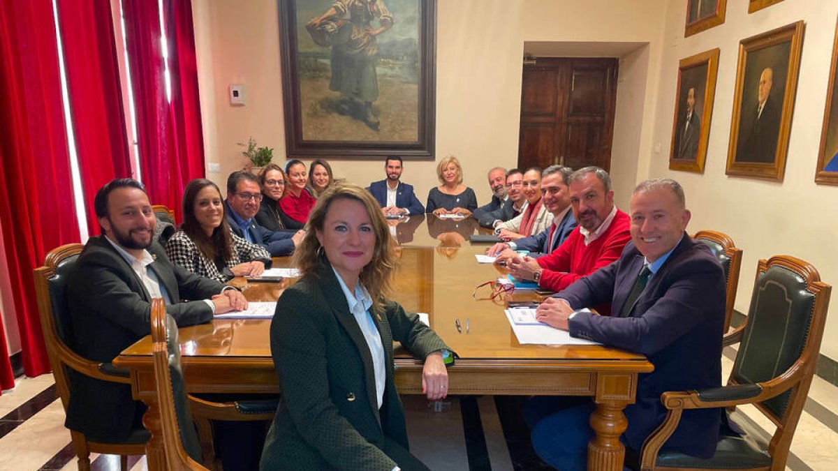 La alcaldesa Begoña Carrasco en primer término.