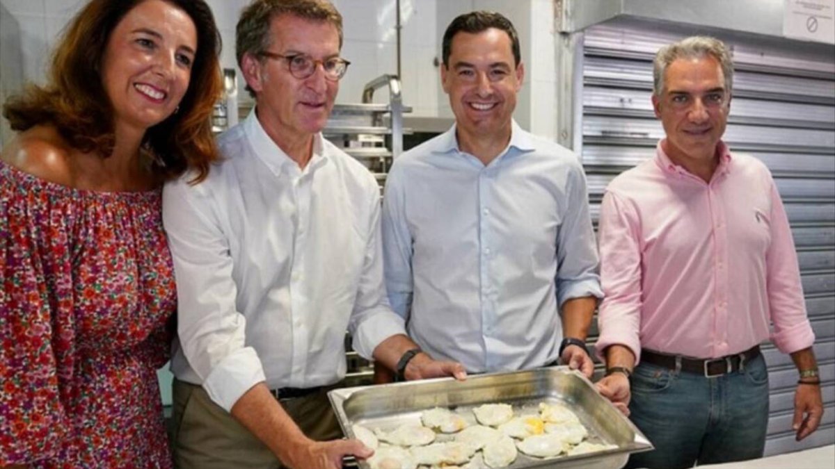 El presidente del PP, Alberto Núñez Feijóo con Moreno, Bendodo y la exalcaldesa de Alhaurín, en el arranque del curso político el año pasado.
