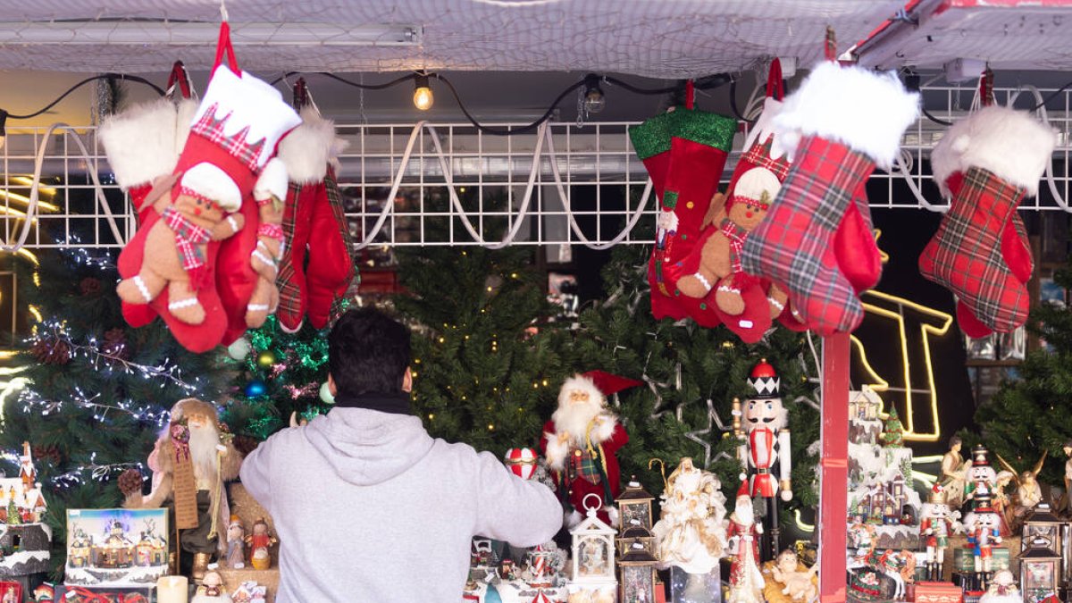 Abre al público el mercadillo navideño de la plaza Mayor