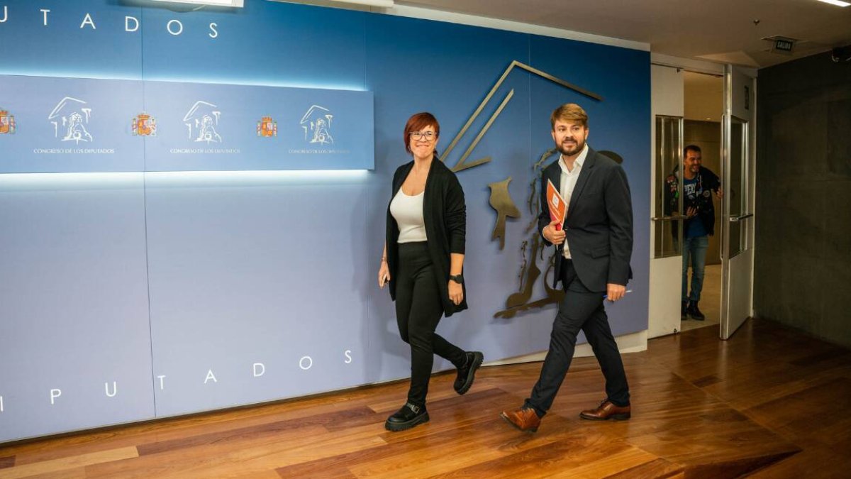 La portavoz de Compromís en el Congreso, Àgueda Micó y el diputado de Compromís-Sumar en el Congreso, Alberto Ibáñez