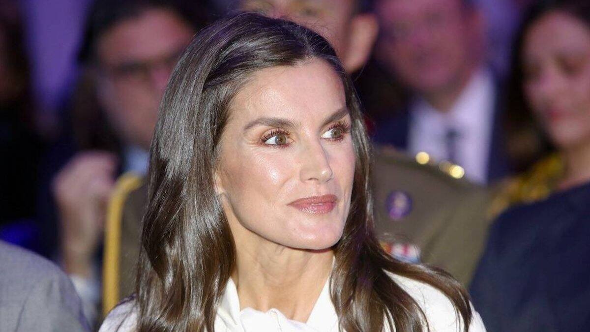 La Reina Letizia se retocó con su labial cuando pensaba que nadie la veía.