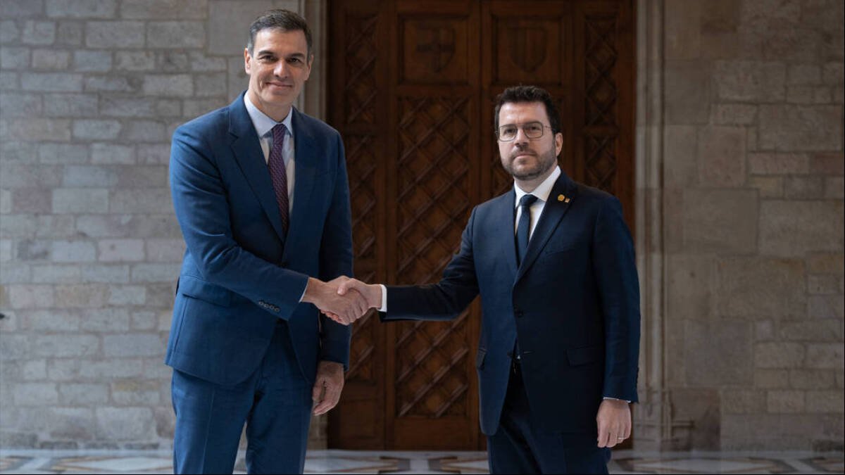 El presidente del Gobierno, Pedro Sánchez, y el de la Generalitat y líder de ERC, Pere Aragonés.