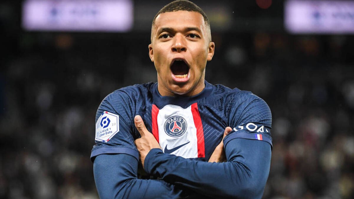 Kylian Mbappé celebra un gol con el PSG.