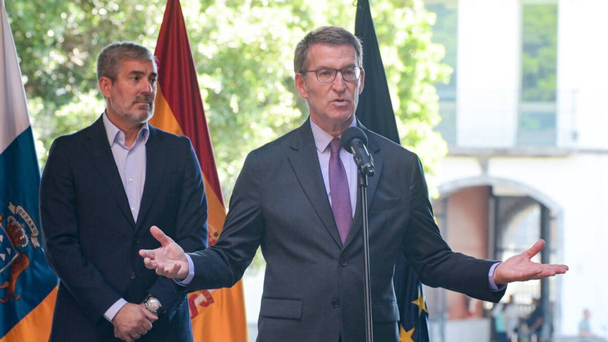 El líder del PP, junto al presidente canario