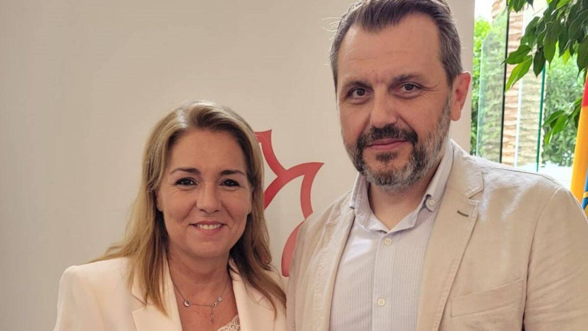 La consellera de Servicios Sociales, Susana Camarero, con el presidente de Aerte, José María Toro.