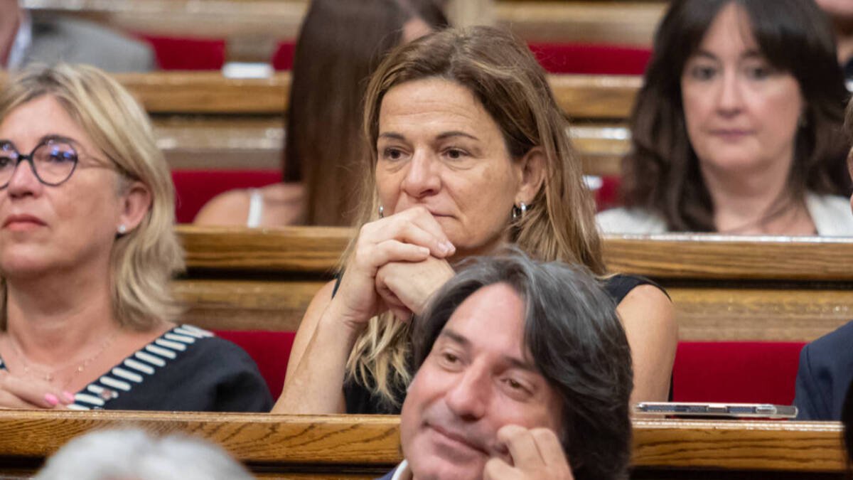 Cristina Casol, en su escaño del Parlament de Cataluña.