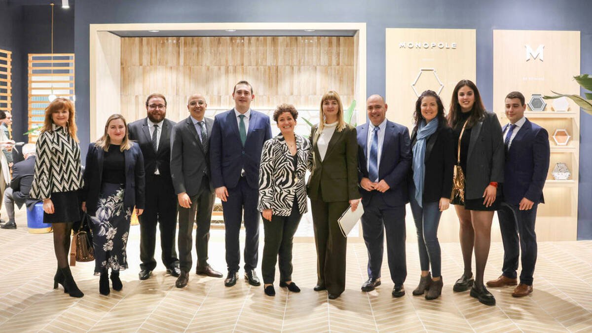 Miembros del ayuntamiento de Onda en Cevisama