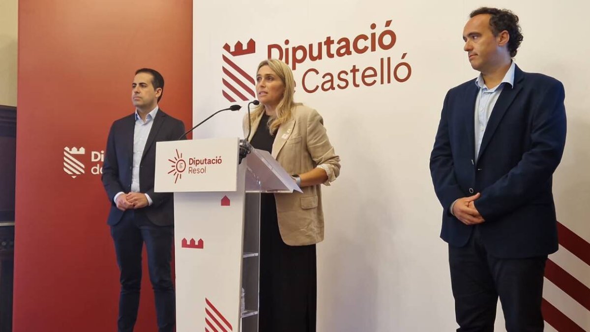 La presidenta de la Diputación, Marta Barrachina, el vicepresidente del área de Buen Gobierno, Héctor Folgado, y el diputado de Transición Energética, José María Andrés.