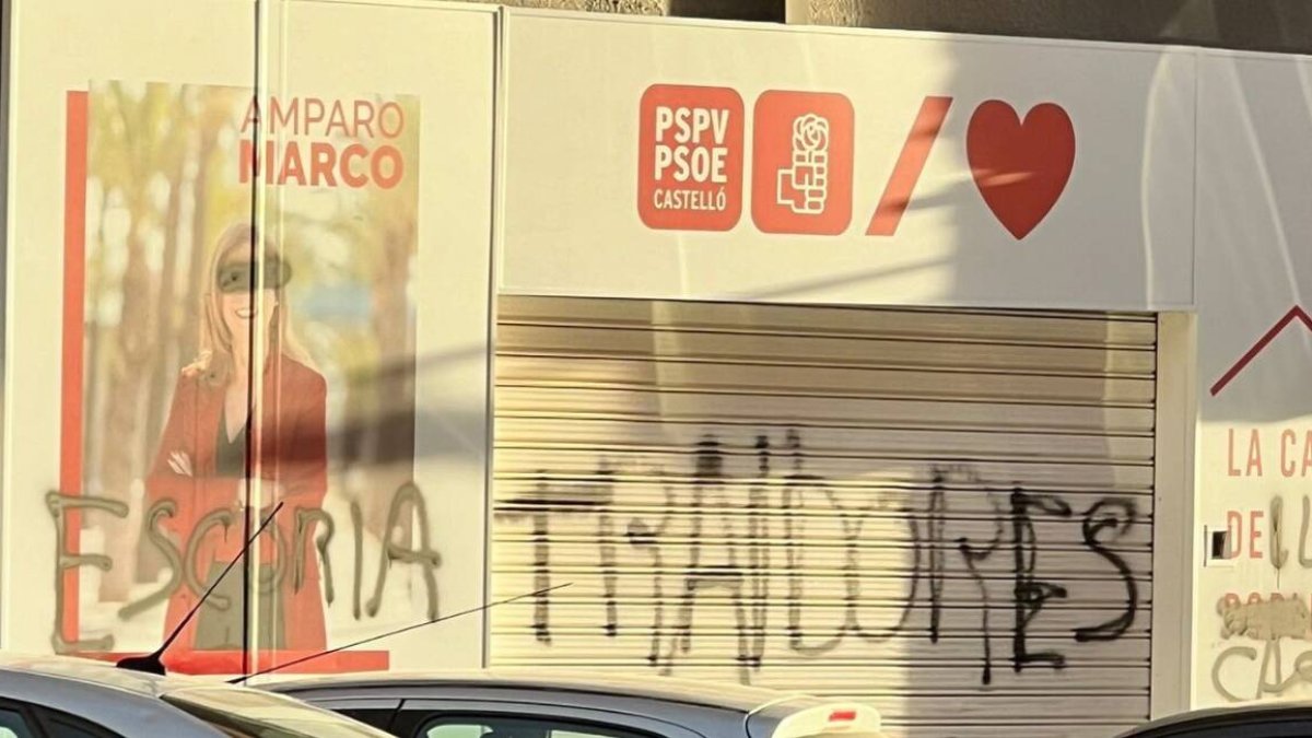 El PSPV denuncia la aparición de pintadas con las palabras 'traidores' y 'escoria' en la sede provincial - PSPV