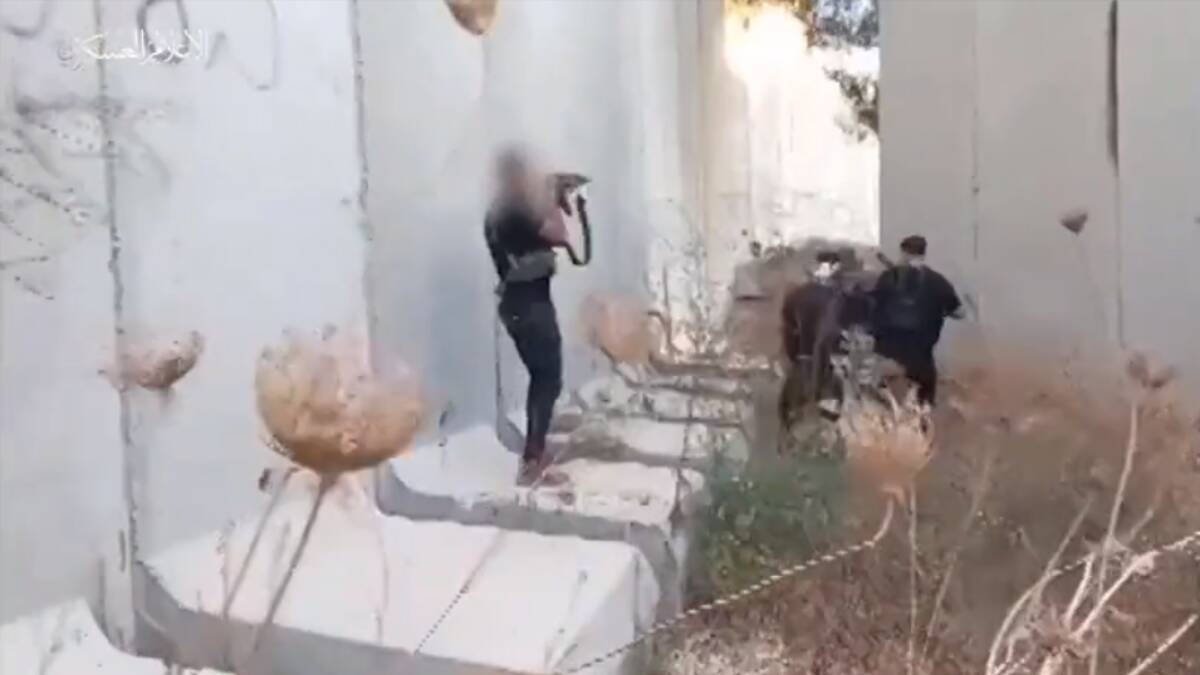 Imágenes difundidas por Hamás del ataque a la base de Nahal Oz, donde estaba la española Maya Villalobo.