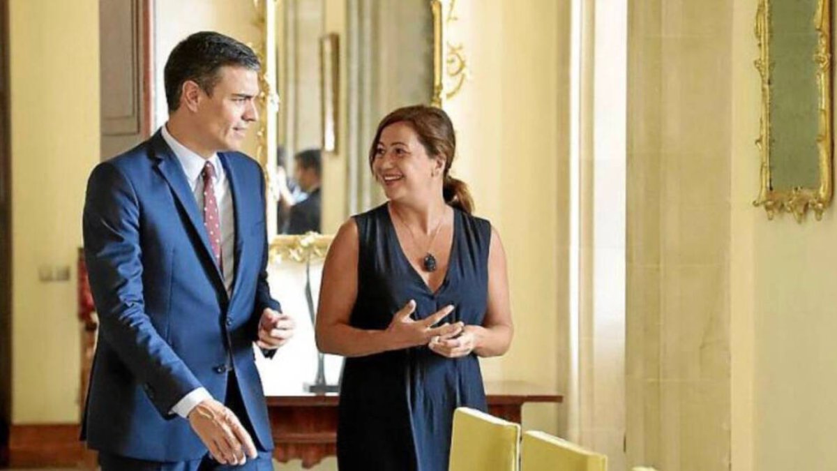 Francina Armengol con Pedro Sánchez