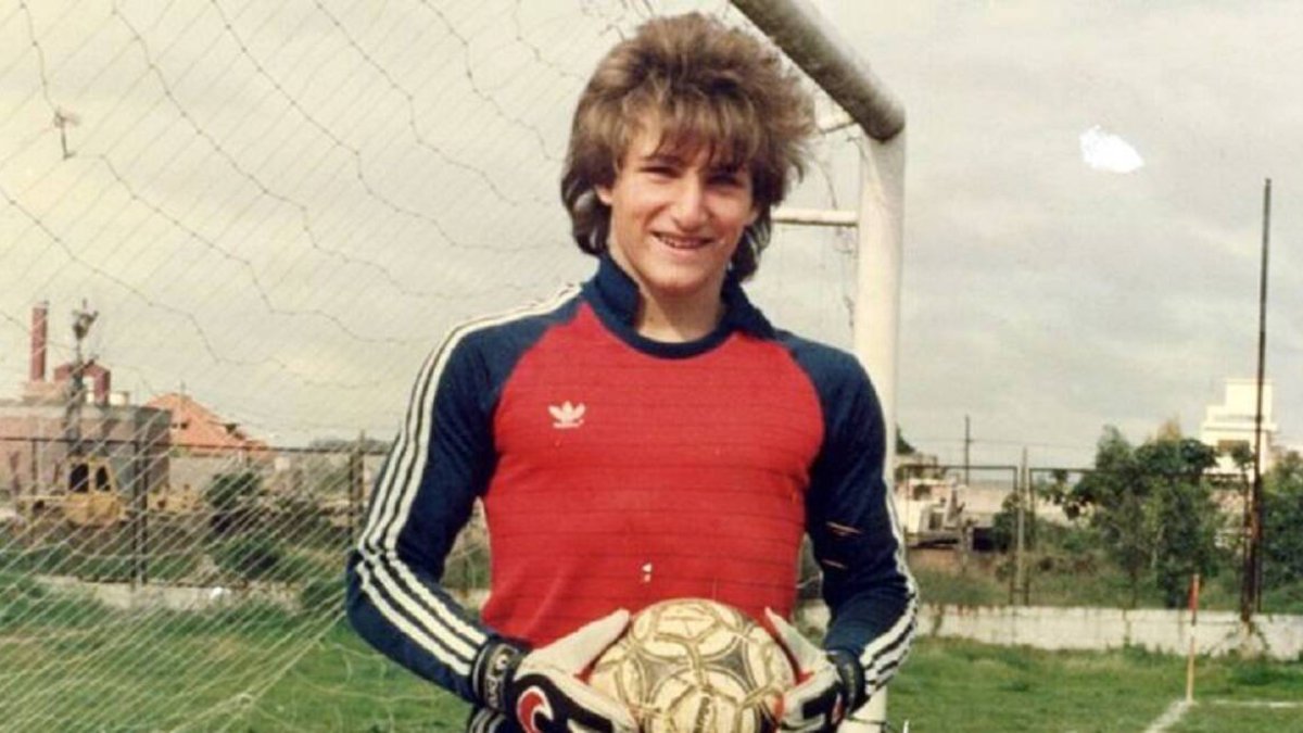 Javier Milei, cuando era portero de Chacarita Juniors.