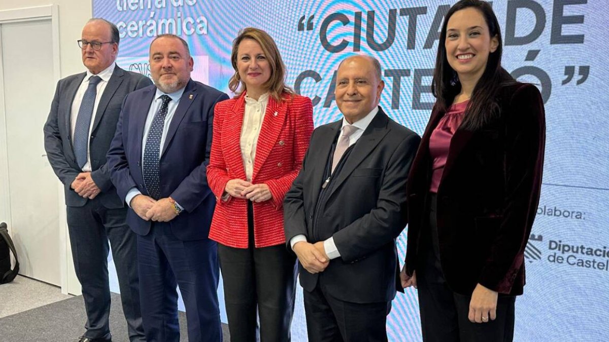 La alcaldesa de Castellón, Begoña Carrasco, el 17ª edición del Premio Nacional de Cerámica “Ciutat de Castelló”