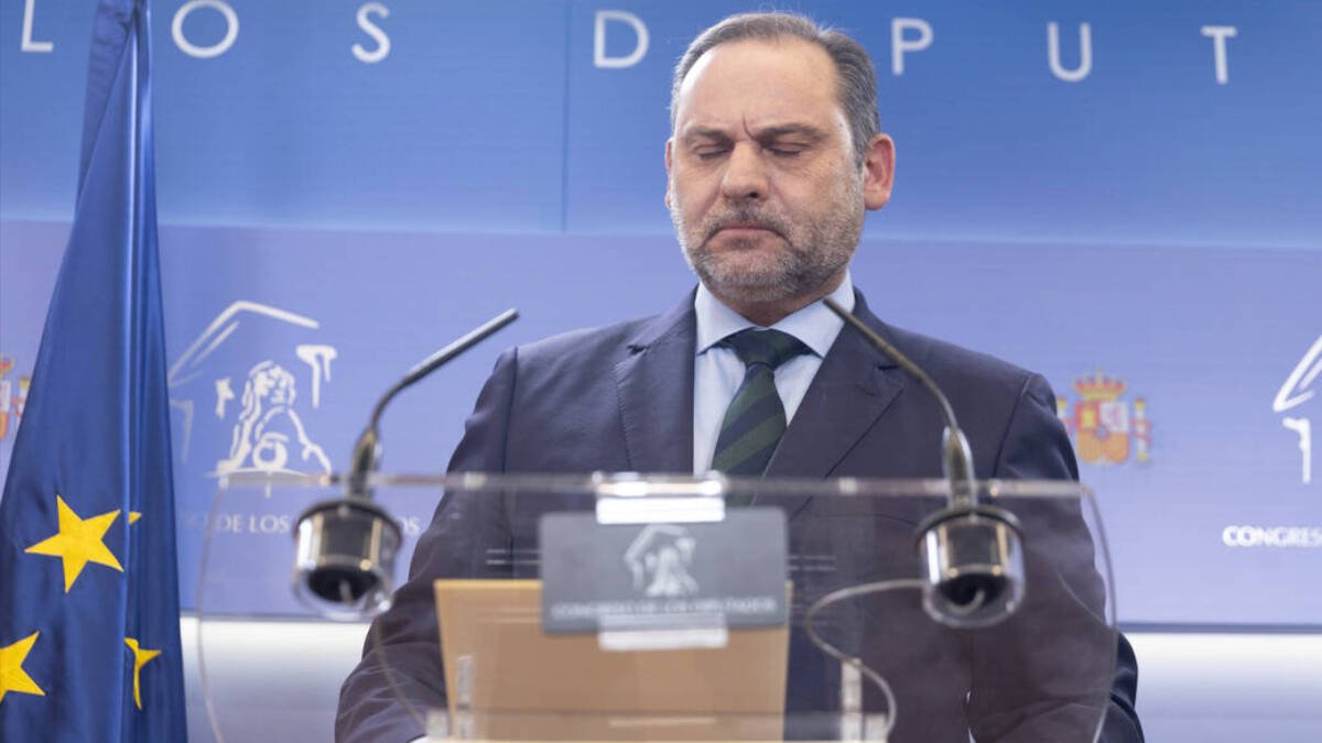 José Luis Ábalos dando su decisión