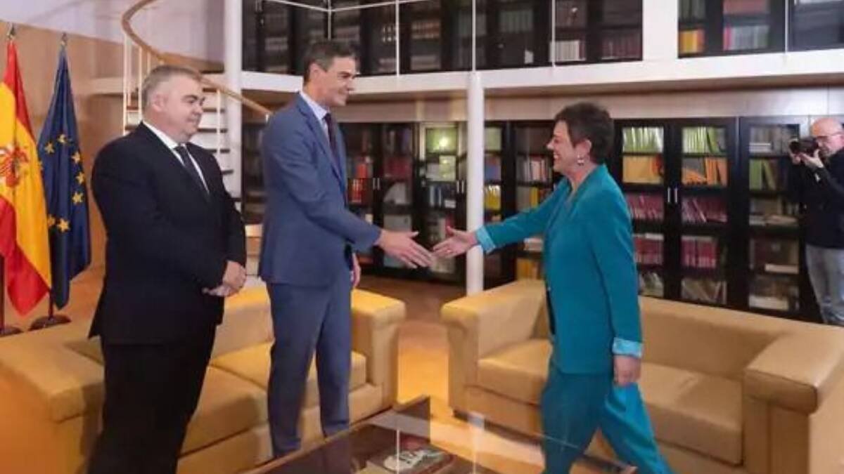 Aizpurua y Sánchez se saludan en la reunión mantenida este viernes