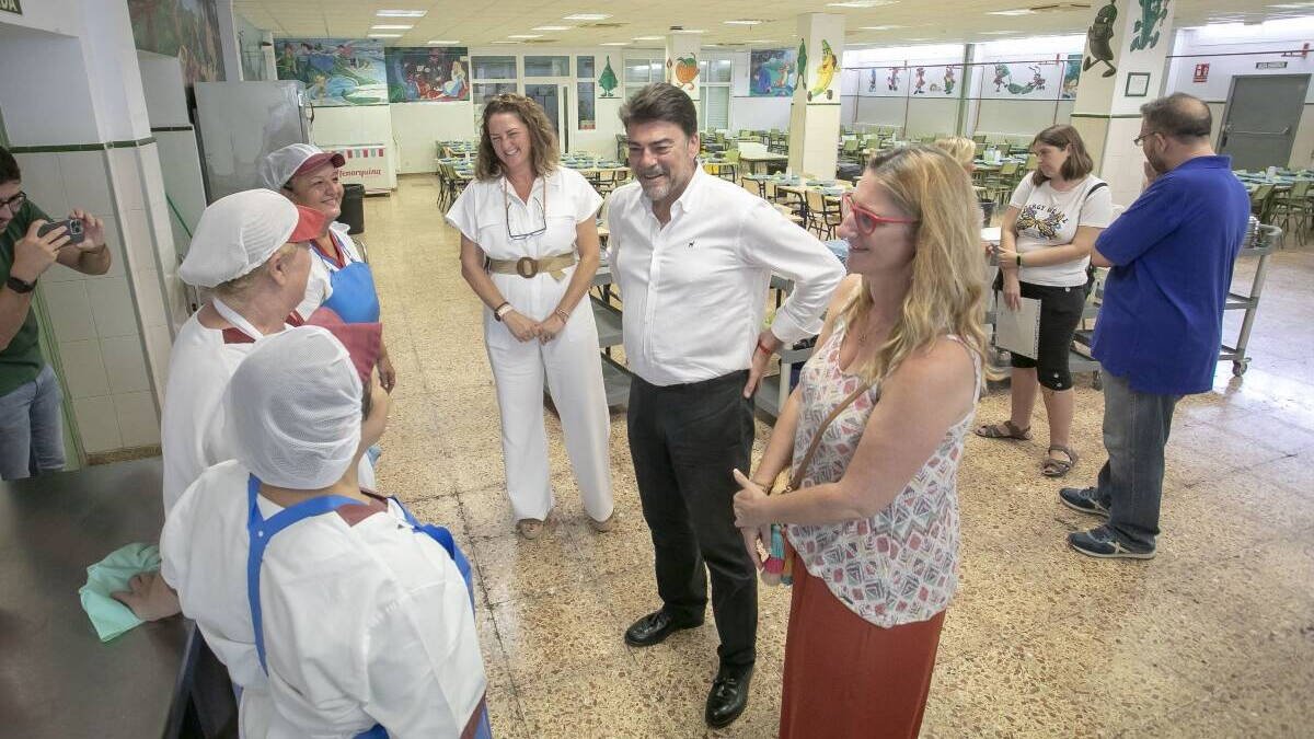 Barcala anuncia un Plan 2023-27 para la mejora y mantenimiento de los centros escolares de Alicante.